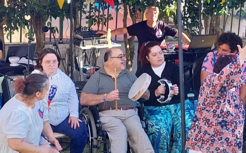 Grupo de percussão «Les Autres»