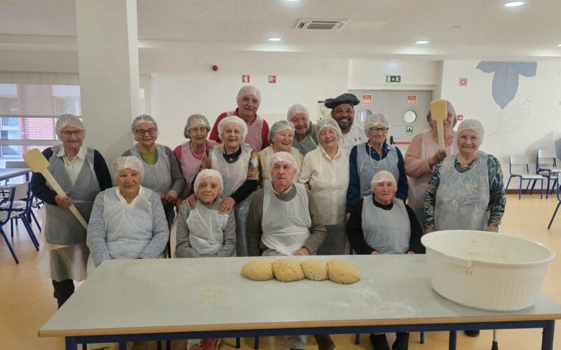 O Centro de Dia da Areia com as «mãos na massa»