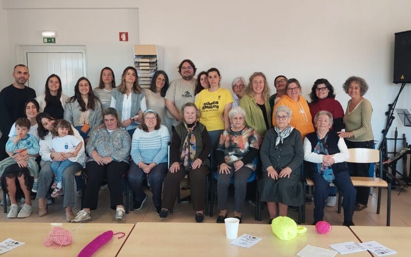 Uma peça a várias mãos - «Avó veio trabalhar» da Associação Fermenta